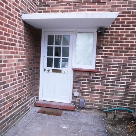 Lovely Apartment With Free Parking On Premises. Londres Exterior foto
