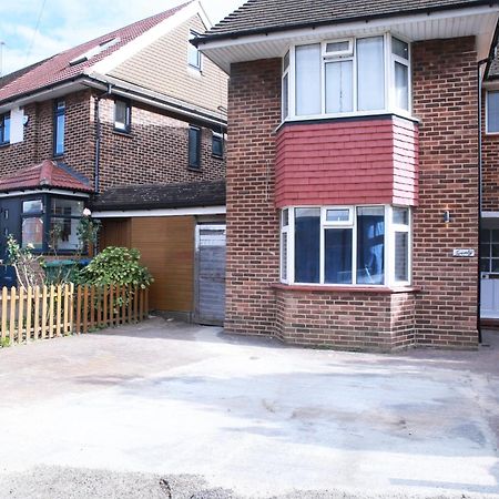 Lovely Apartment With Free Parking On Premises. Londres Exterior foto