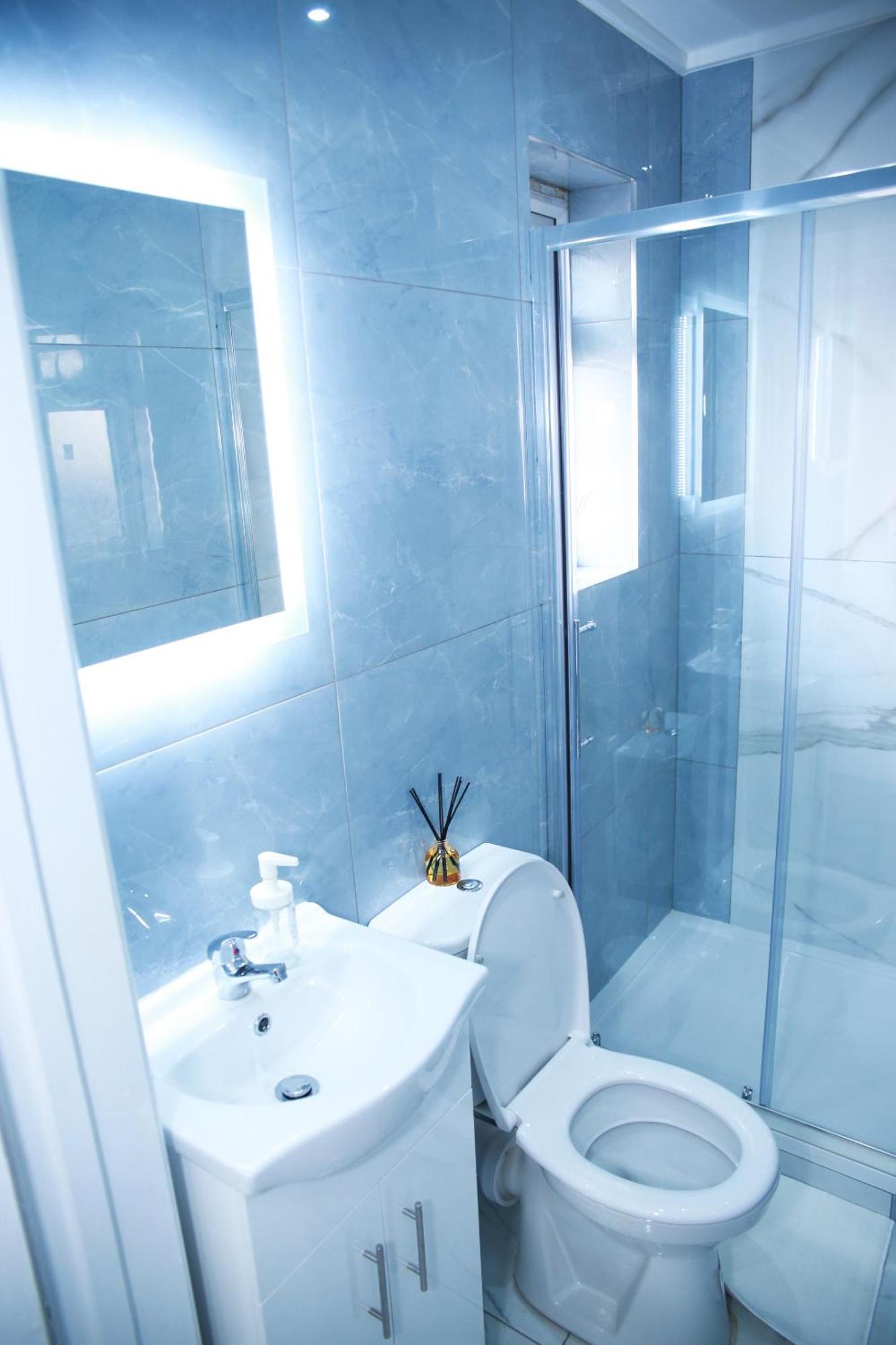 Lovely Apartment With Free Parking On Premises. Londres Exterior foto